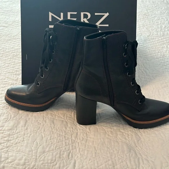 Naturalizer Callie Boots - worn once - Picture 3 of 5